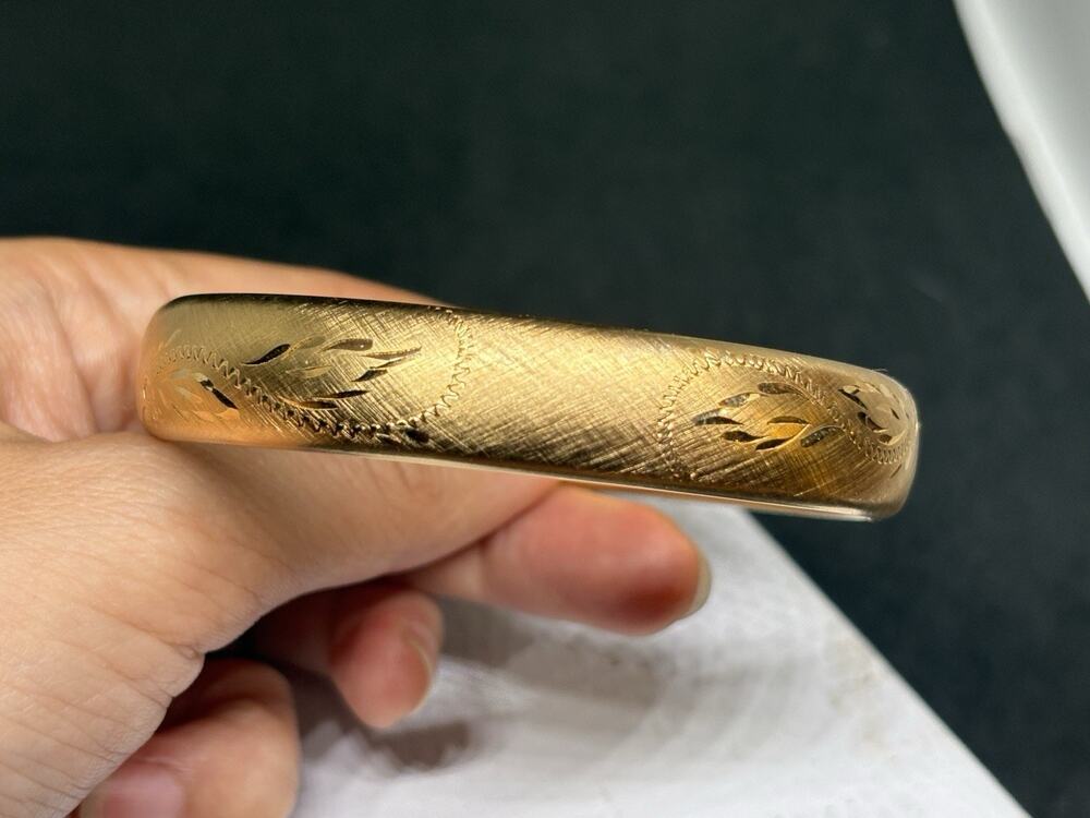 Victorian Revival Yellow Floral brushd Gold Filled Hinged Bangle Bracelet 2.4“